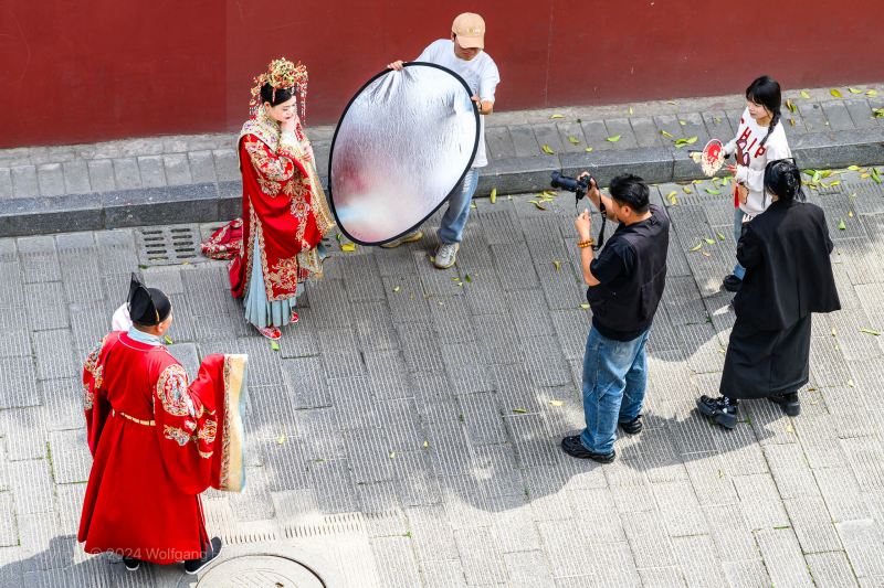 044-Man-laesst-sich-gerne-fotografieren