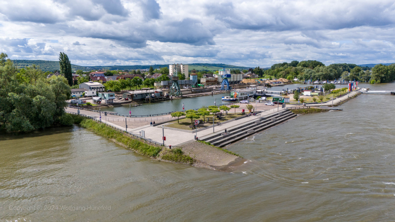 Hafen-und-Mole-im-Ortsteil-Frei-WeinheimIngelheim-am-Rhein